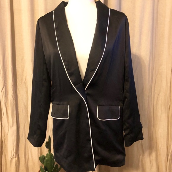 NWT Victoria’s Secret Tuxedo Robe - Picture 3 of 9